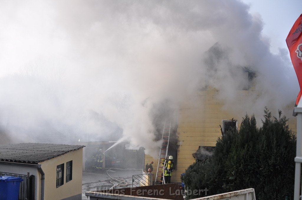 Haus komplett ausgebrannt Leverkusen P67.JPG